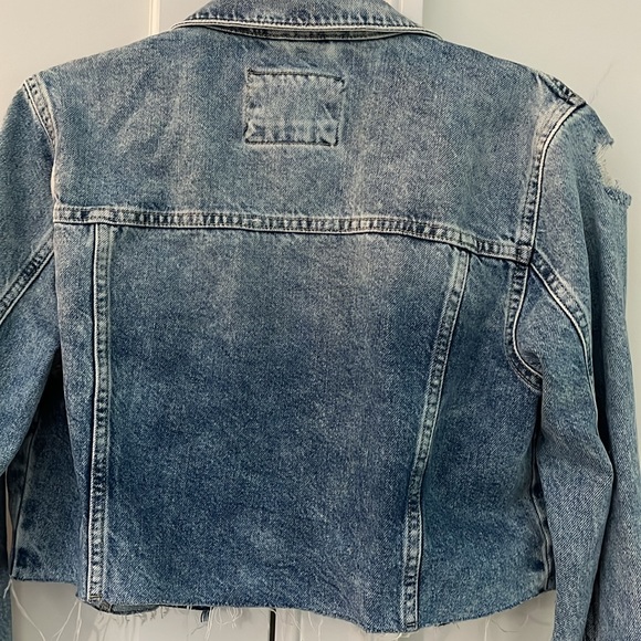 Never worn forever 21 distressed cropped jean jacket - Picture 4 of 9